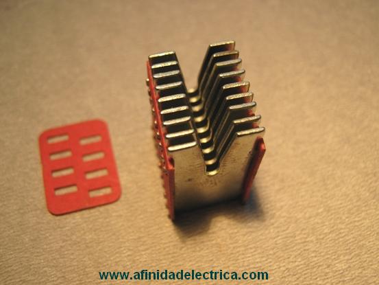 Los contactos disponen de una c�mara apaga-chispas, que extingue arcos el�ctricos durante el momento de apertura de estos por lo que reducen su deterioro. 