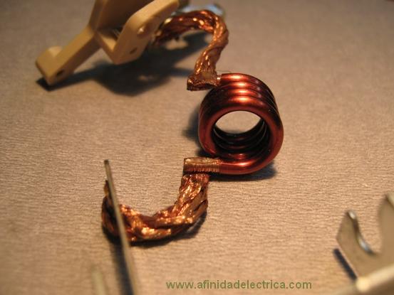 Detalle de la bobina del solenoide.