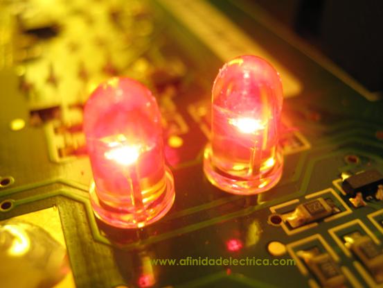 El equipo cuenta con 2 LEDs rojos de alto brillo.