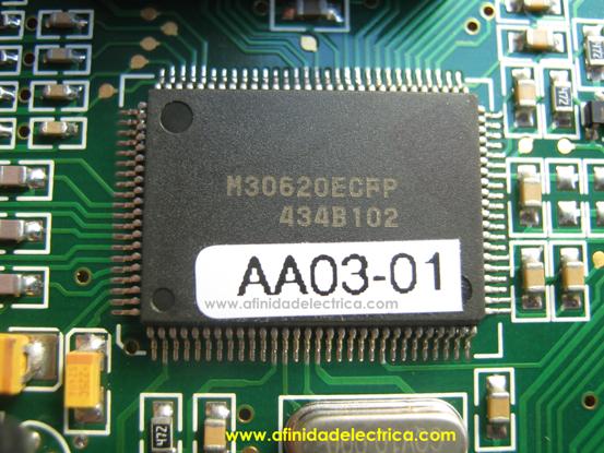 El microcontrolador  M30620ECFP de Mitsubishi Microcomputers.