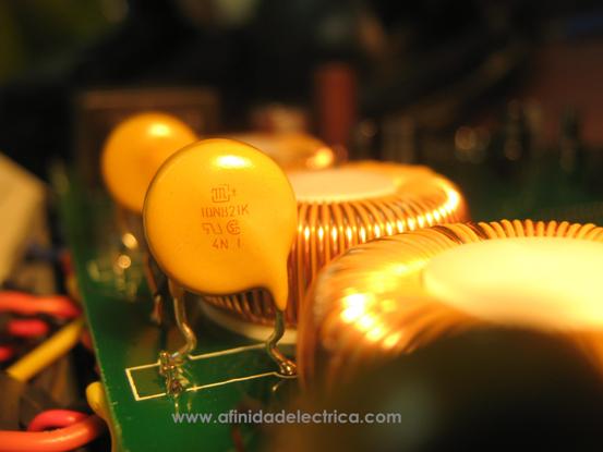 Varistor (MOV Metal oxid varistor)