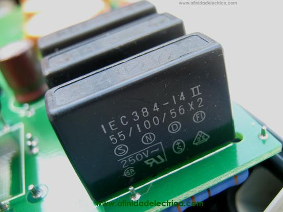 Capacitores de film de poli�ster metalizado (Metalized polyester film capacitor) 