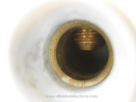 Detalle de un borne de conexi�n del medidor.