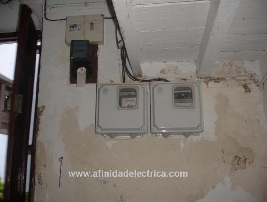 El tablero principal del usuario debe ubicarse lo m��s cerca posible del medidor de energ��a, a una distancia no mayor de 2 metros.