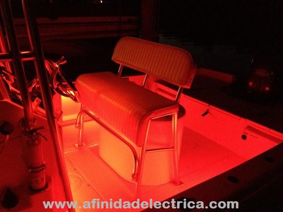 Las cintas con protecci�n para intemperie tambi�n se utilizan para decorar, iluminar y se�alizar embarcaciones y otros veh�culos.