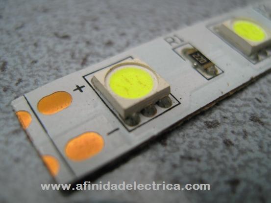 Las tiras monocolor se reconocen porque tienen solo dos terminales para su conexi�n: positivo y negativo.